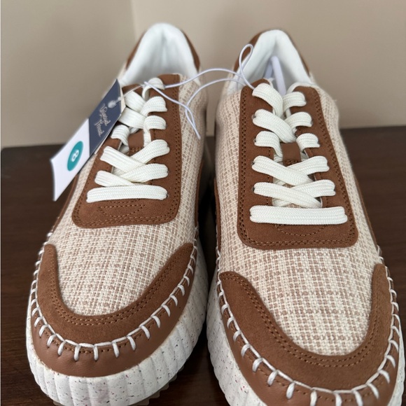 Universal thread women’s sneakers - Picture 3 of 6